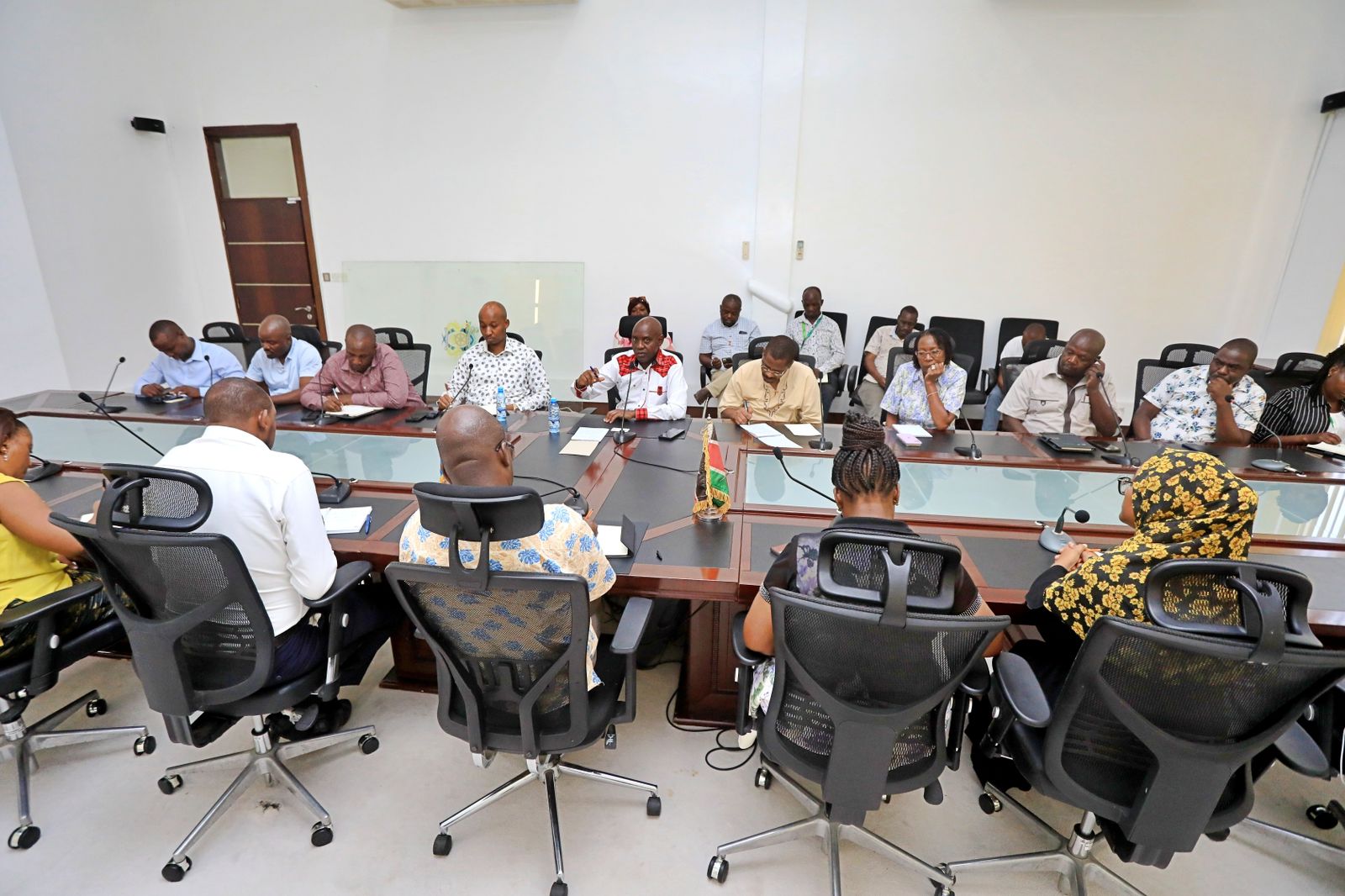 Officers from Ministry of Tourism and Mombasa County Government during a courtesy call at the Governor's office .