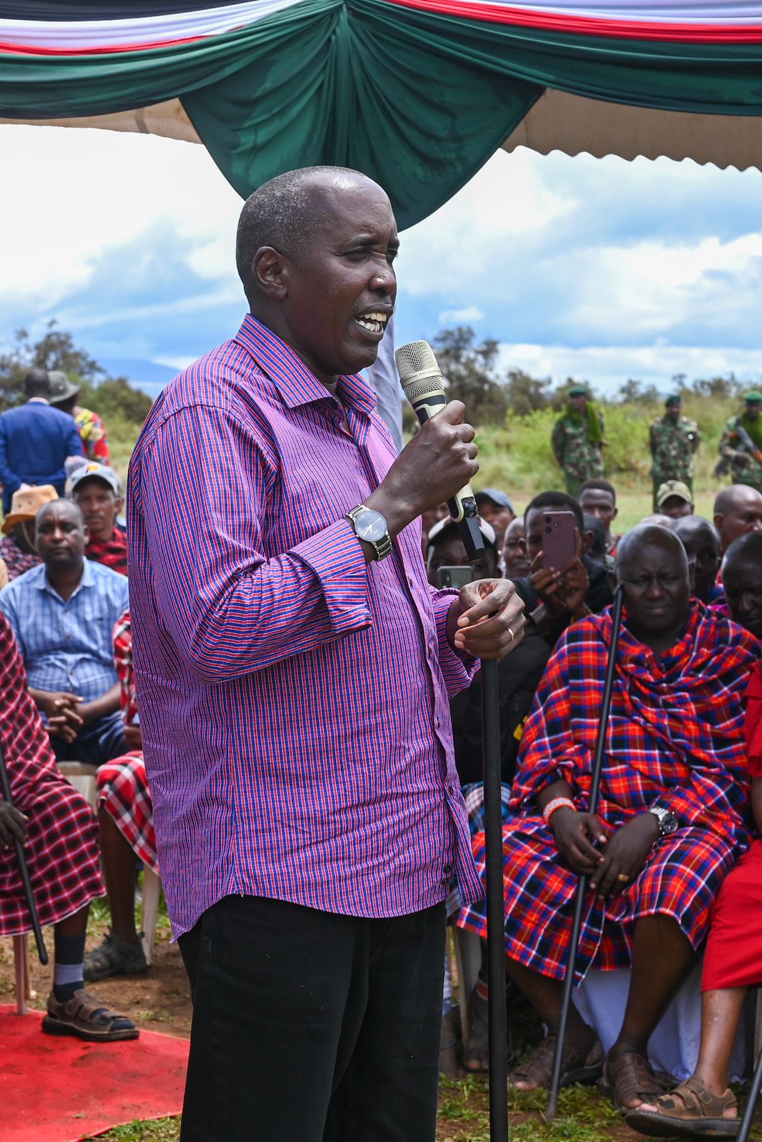 Kajiado county governor,Mr. Joseph Ole Lenku giving his sppech during the Utalii fresh tours function in Kajiado County.